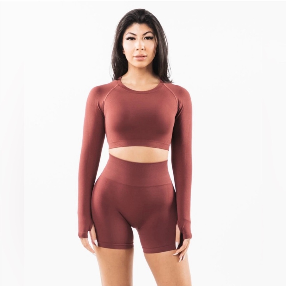 Alphalete Stratus Long Sleeve Crop Top